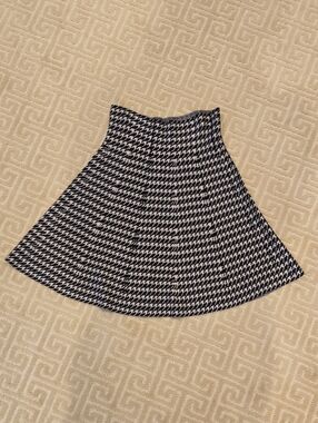 Max Studio Black and Beige Houndstooth Circle Skirt, Size M